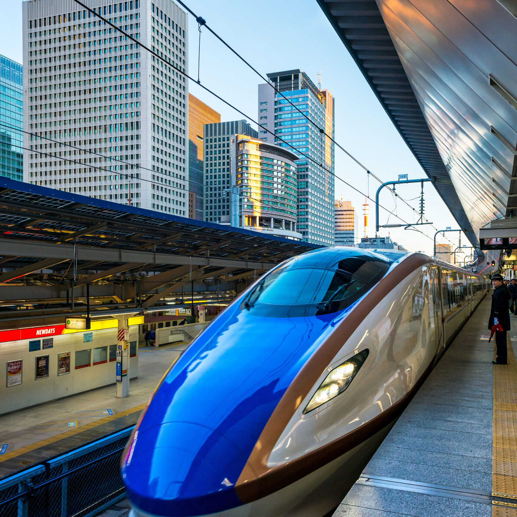 TOKYO, JAPAN - JANUARY 3: A Shinkansen train pulls into Tokyo Station on January 3, 2015 in Tokyo, Japan.